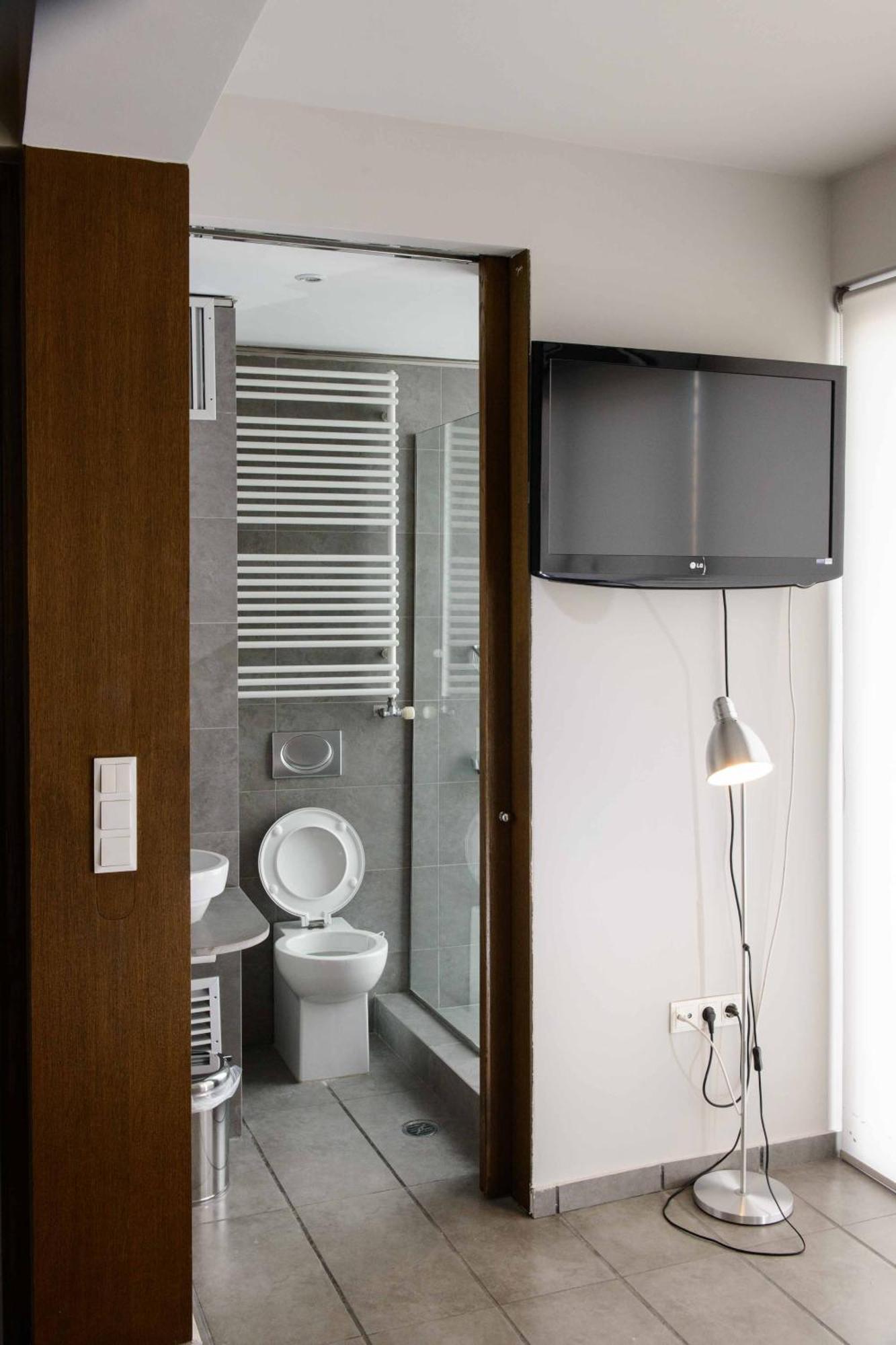 Bright Loft With Terrance - Next To Metro Kerameikos Apartment เอเธนส์ ภายนอก รูปภาพ